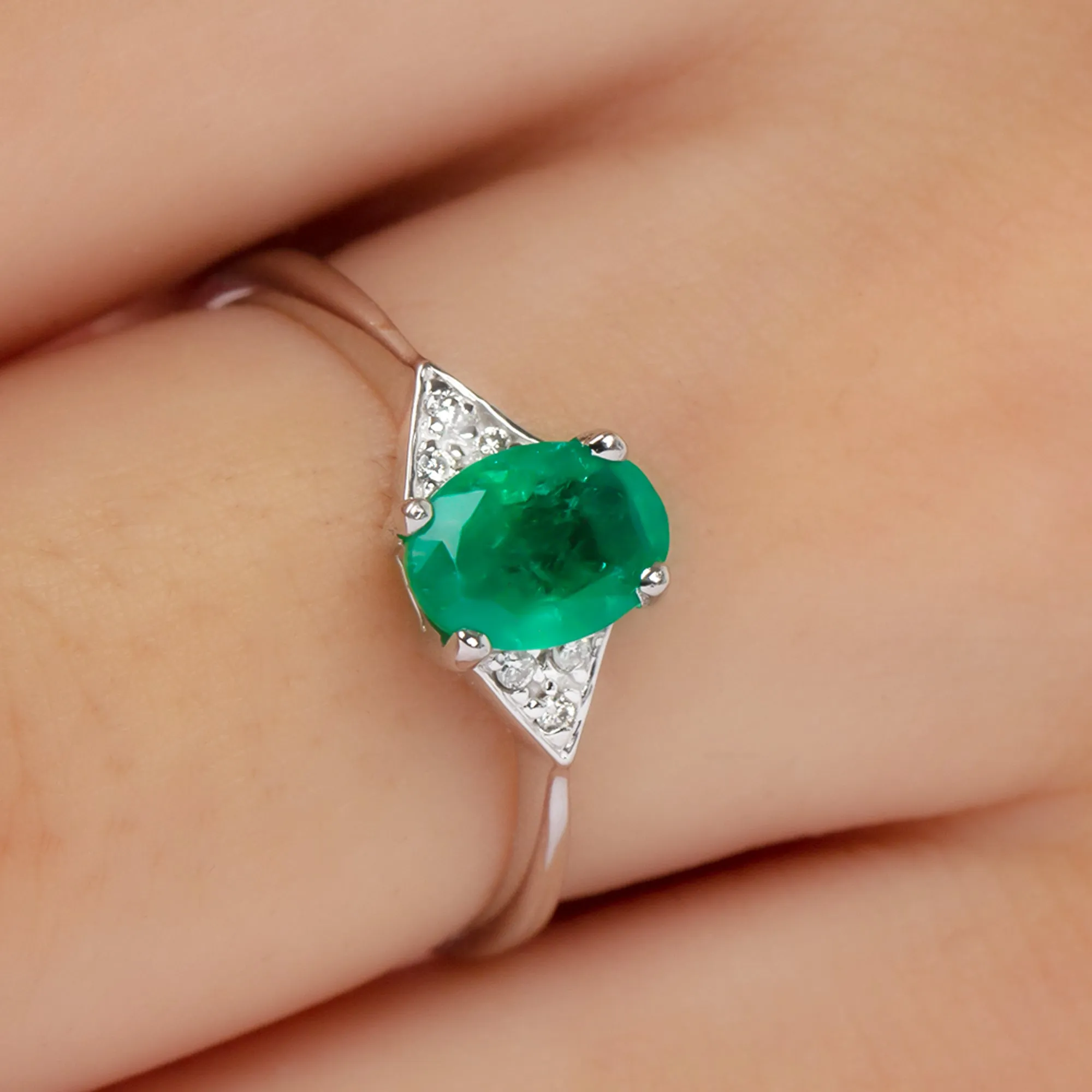 3/4 CT Oval Emerald Engagement Ring with Diamond Trio