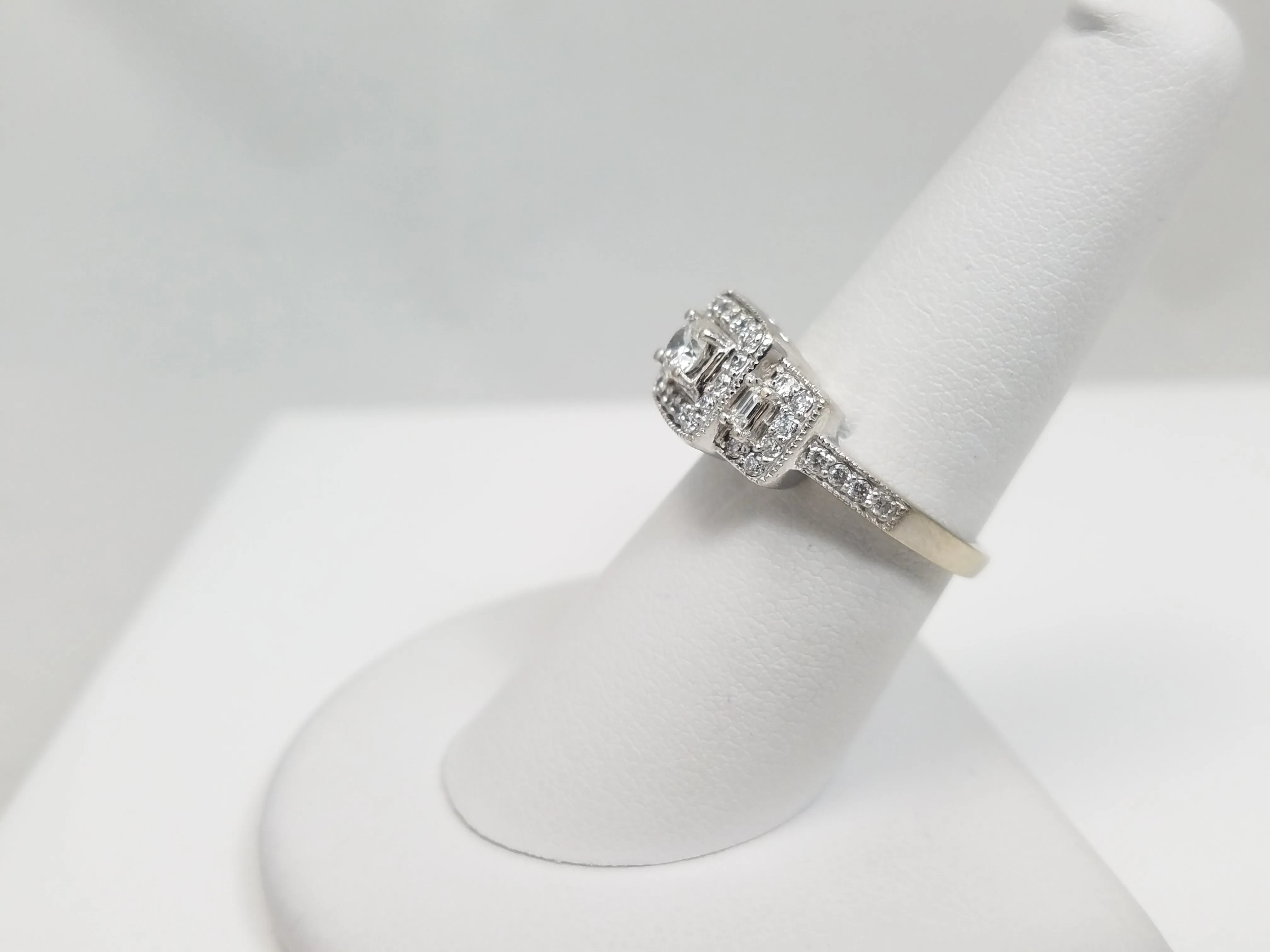 Elegant 1ctw Diamond 14k White Gold Engagement Ring