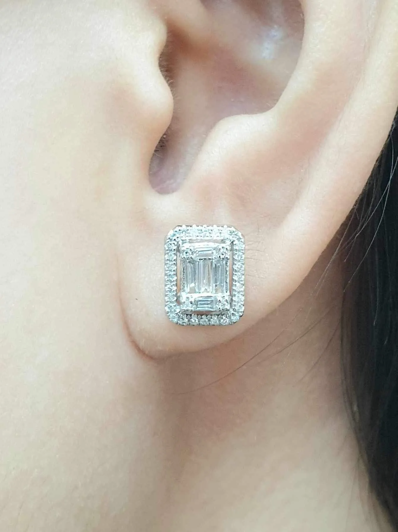 #LVNA2024 | Large Classic Emerald Baguette Stud Diamond Earrings 14kt